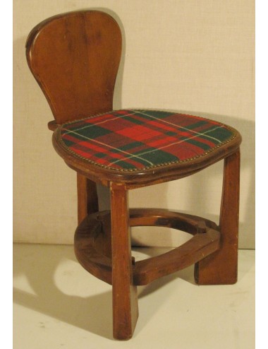 Sgabello moderno color noce