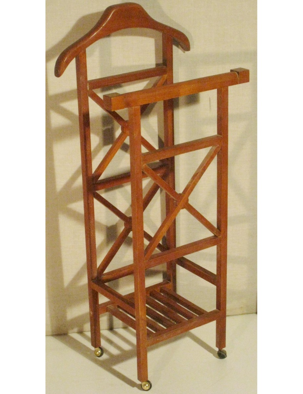 L 18 - modern clothes rack