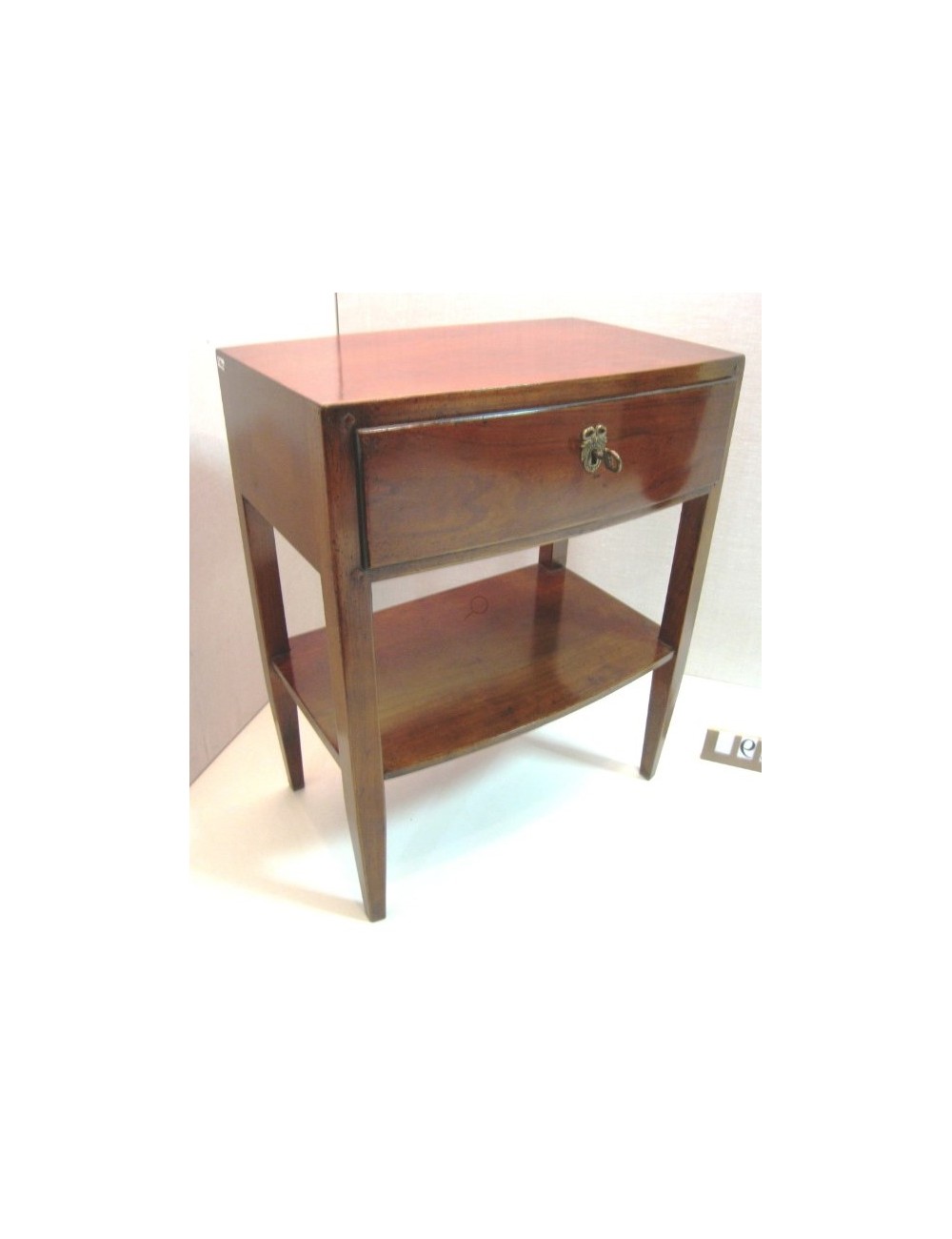 Comodino moderno in noce