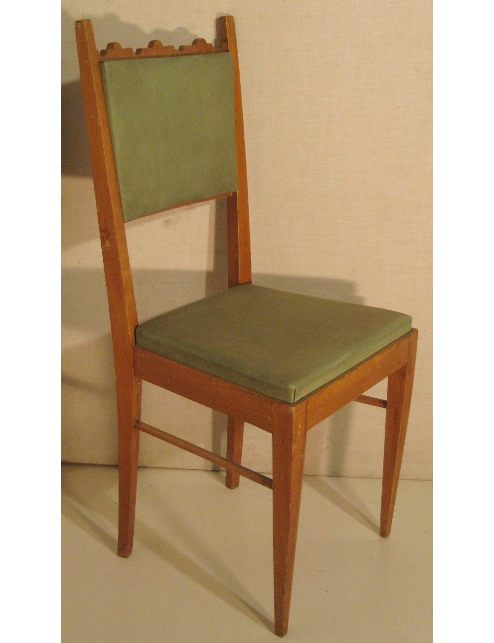 Sedia moderna in legno Sedia moderna in legno