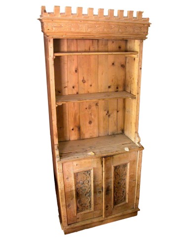 Credenza con piattaia stile tirolese in abete.