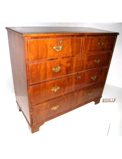 Cassettone inglese in mogano e piuma di mogano stile Vittoriano con cinque cassetti, maniglie pendenti in ottone brunito