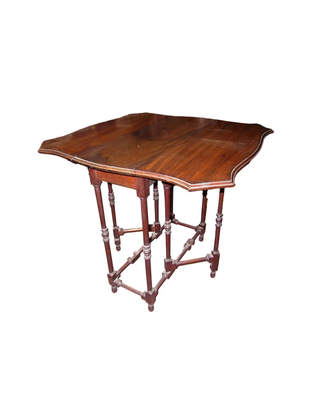 English gate mahogany coffee table in Victorian English gate mahogany coffee table in Victorian