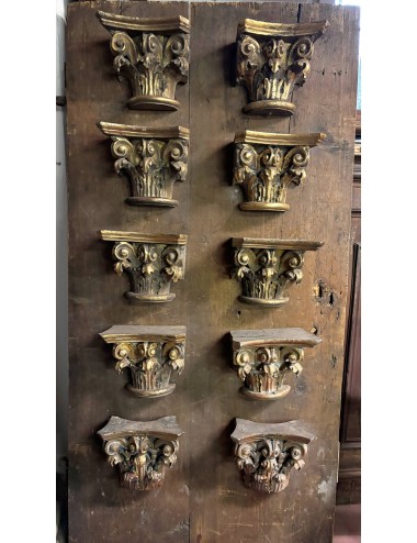 Corinthian capital with semicircular base, carved and gilded, 18th century