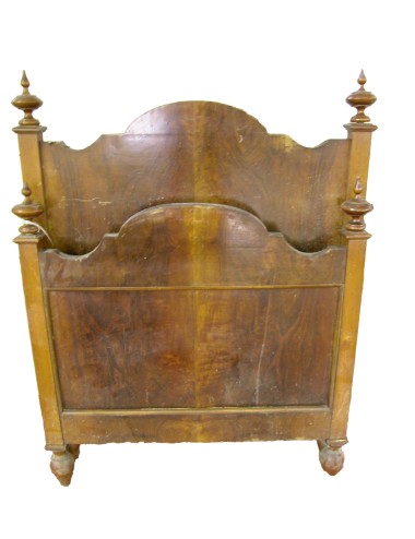 Letto in legno da una piazza e mezza , completo di testata modanata e pediera