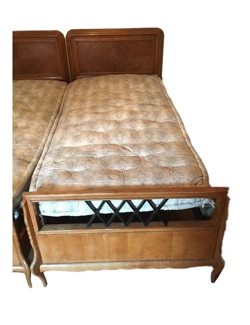 Letto anni '50 con intagli a "X"