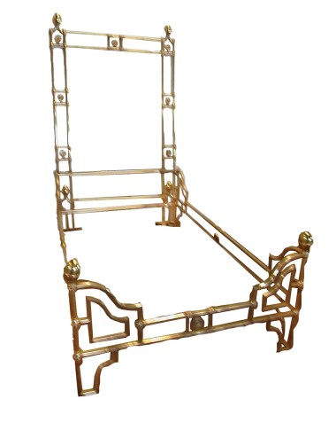 L 198 - brass bed with brass riser
