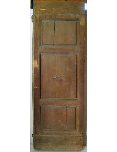 2-leaf door in need of restoration