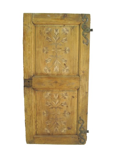 Fir tree door with carvings to be restored