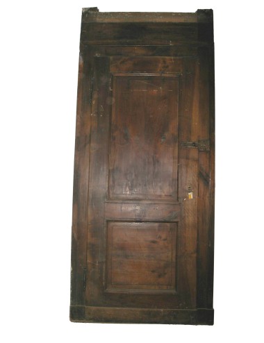 Porta in noce completa di stipite d'appoggio a due specchiature