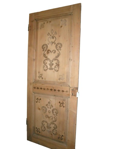 Fir tree door with carvings to be restored