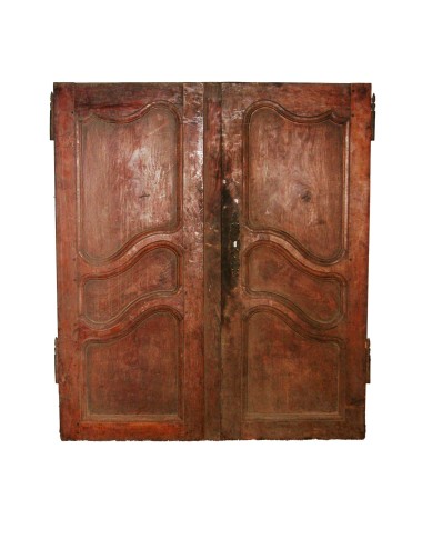 Walnut 2-leaf façade in need of restoration