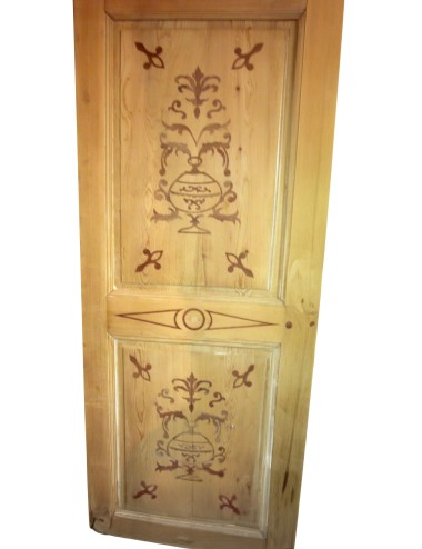 Fir tree door with carvings to be restored