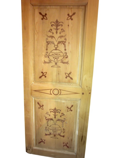 Fir tree door with carvings to be restored