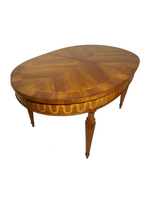 Elegante tavolo ovale in noce con piano caratterizzato da una lavorazione geometrica + 2 allunghi da cm. 50 cad. moderno.