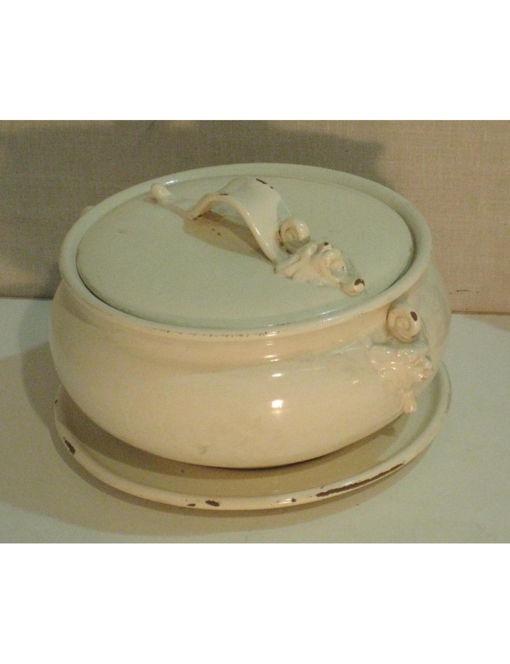 Zuppiera bianca in ceramica