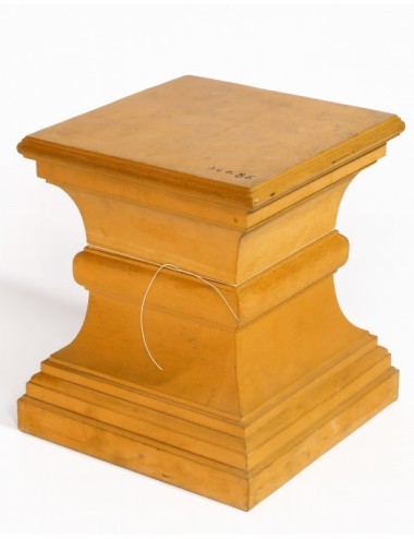Basamento in legno di tiglio