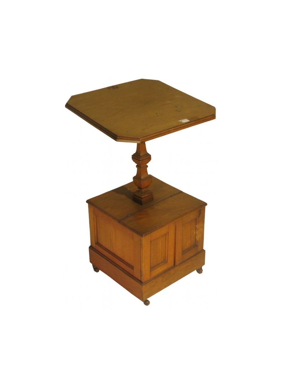 English Victorian light mahogany coffee table