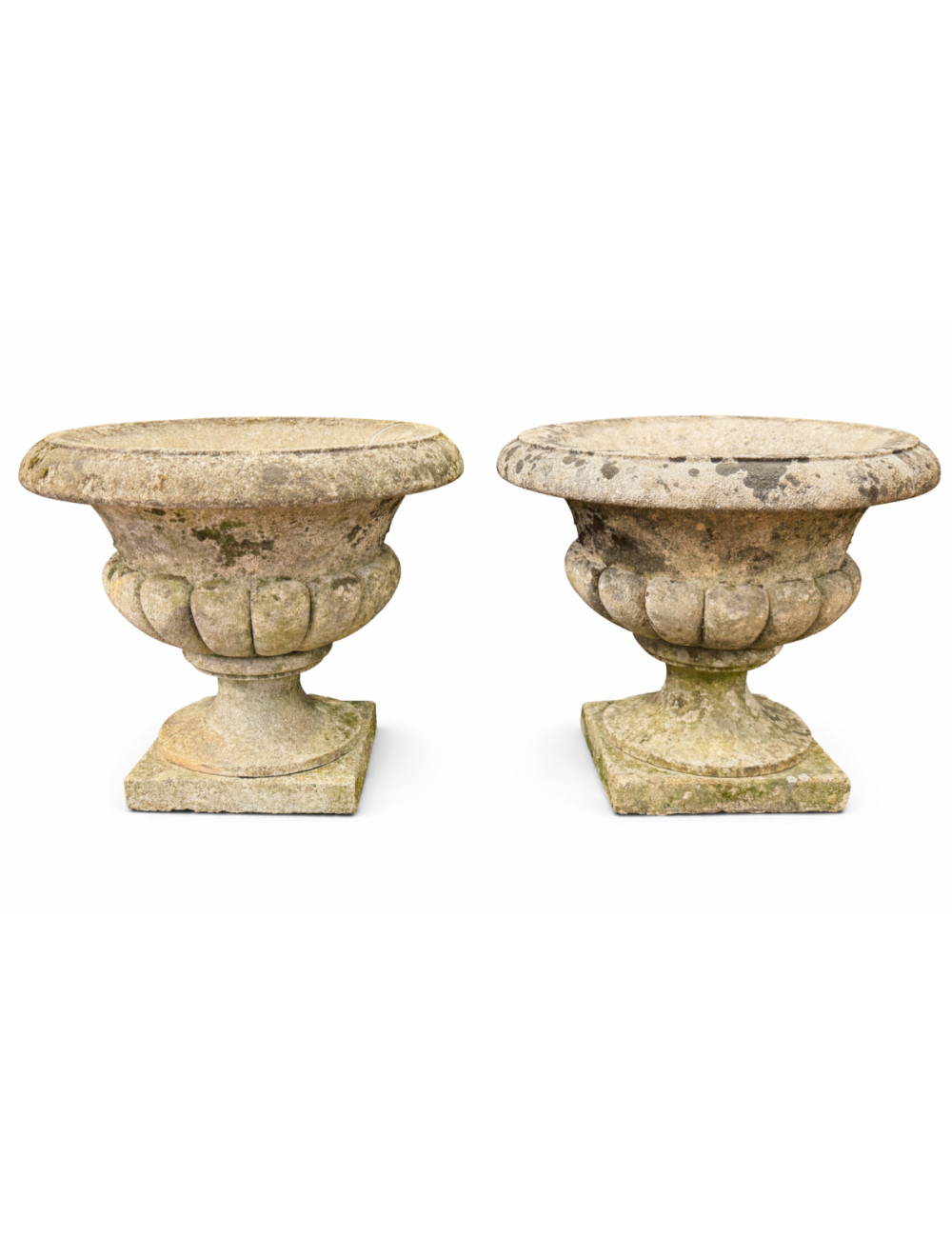 Vasi ornamentali in pietra con forma classica a coppa