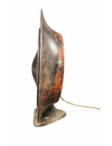 Radio da tavolo Philips con corpo circolare e ampia cornice esterna rifinita in nero con patina rosso-bruna