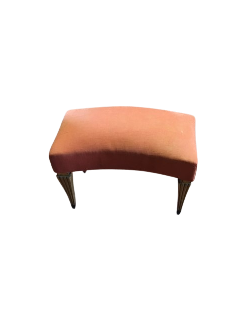 Pouf moderno a pianta semicircolare con quattro gambe scanalate